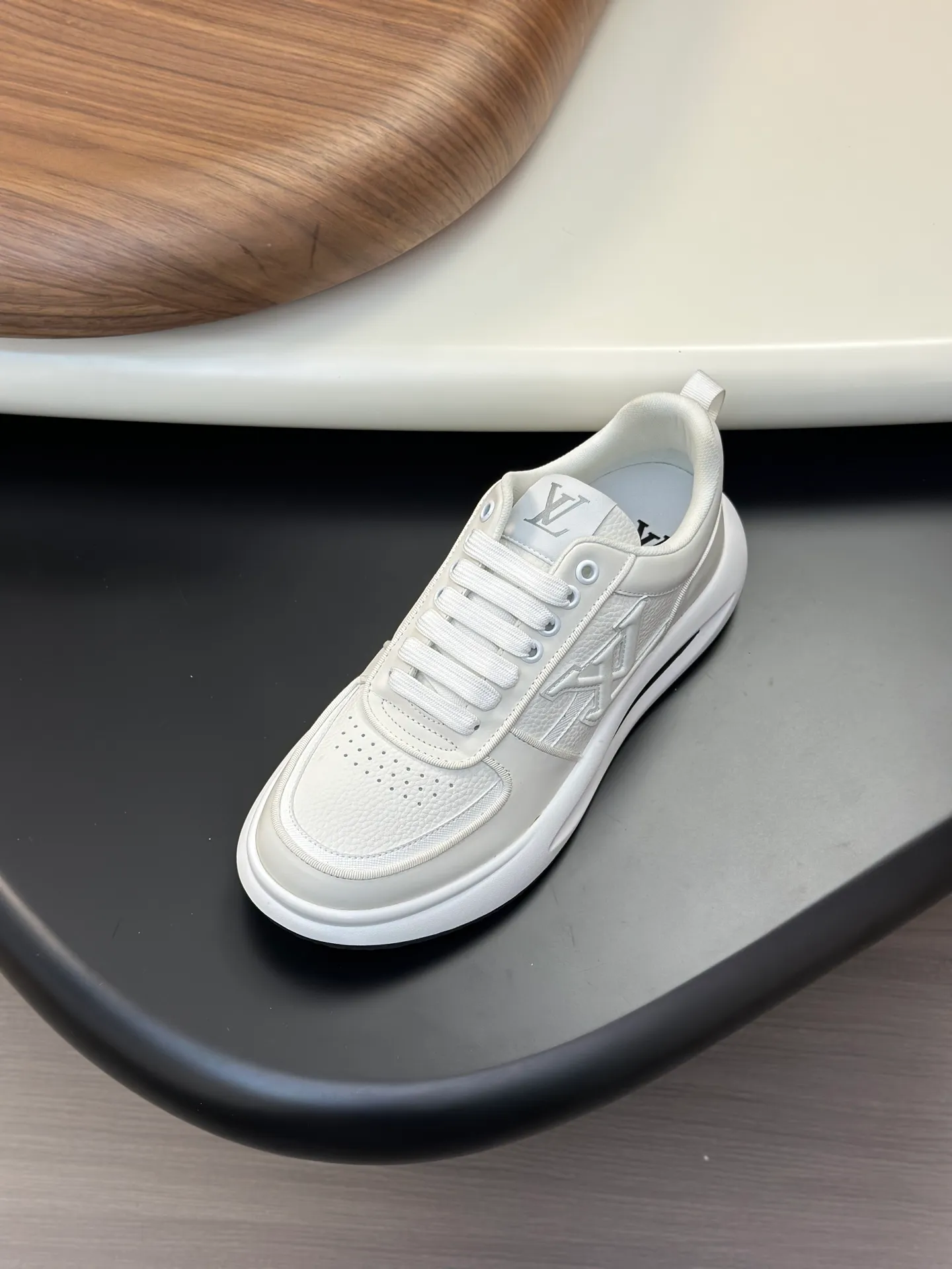 Men's shoes💰780 Lv 🔍Top purchasing agent🇮🇹 Louis Vuitton, the sports sneaker counter is synchronized, the uppers are imported from Italy, high-quality splicing colorful and complex crafts, the imported mesh padding is soft and comfortable, soles: original soles specially provided by the original factory, T men's men's shoes 💰U exclusive movable molded soles are super comfortable, original factory and single goods, 🔍🔍high quality, you can enter and leave the counter at will, welcome to compare, code number 38-44 (customized 45)
